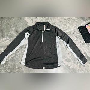 Women’s Large Under Armour Jacket Gray Thumb Hole Running Exercise 1/2 Zip UA